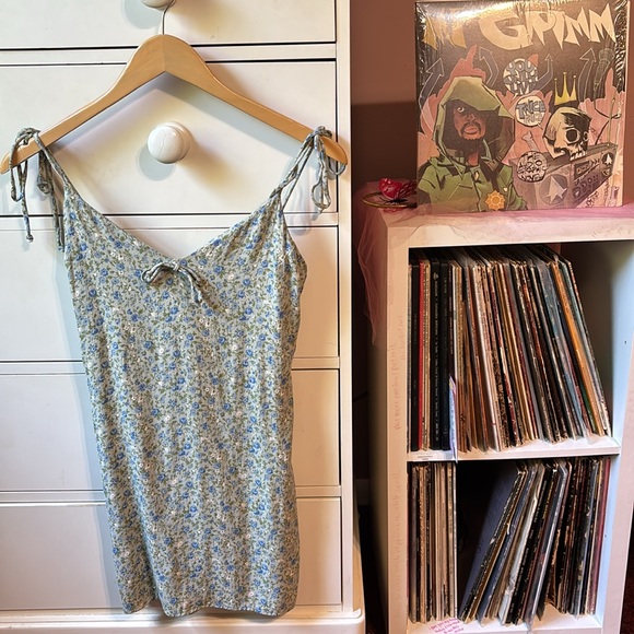 Reformation Dresses & Skirts - Reformation Chandler Floral Mini Dress Small
Green Blue Sage Sexy Short Bow 2 4